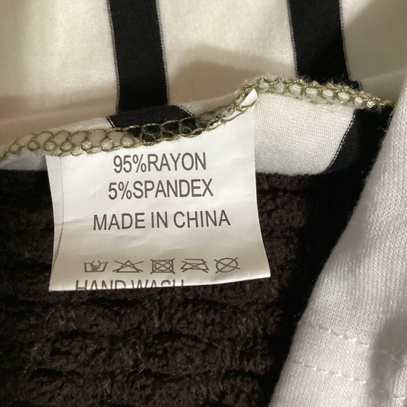 Ticketed Teal shirt size medium olive green and cream color - Picture 4 of 5